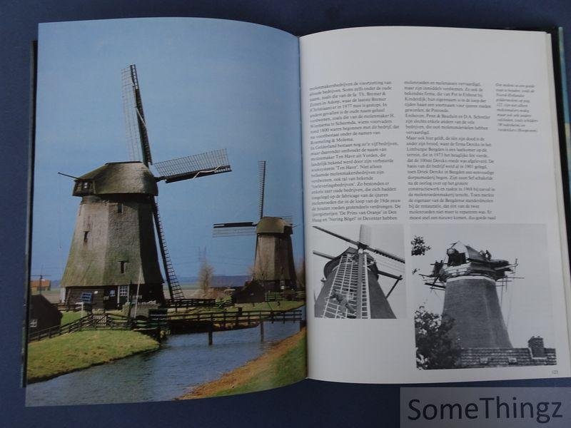 P. Nijhof en Ger Dekkers (fotogr.) - Windmolens in Nederland.