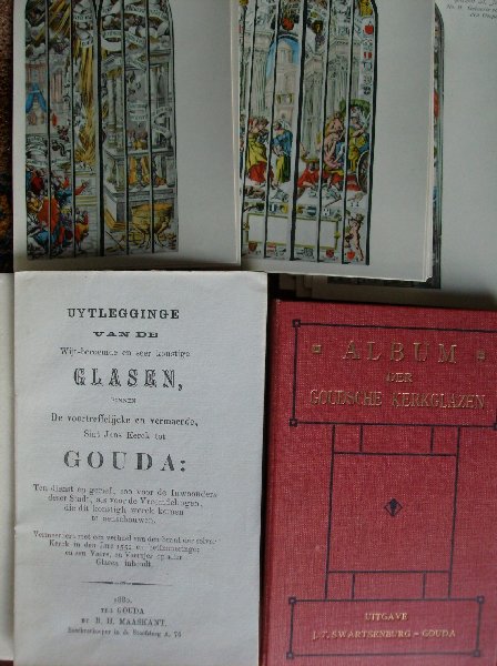 Pierson, Chr. - Goudse Kerkglazen -   Album  -    33 x kleuren ansichtkaarten en boekje met uitleg 1880