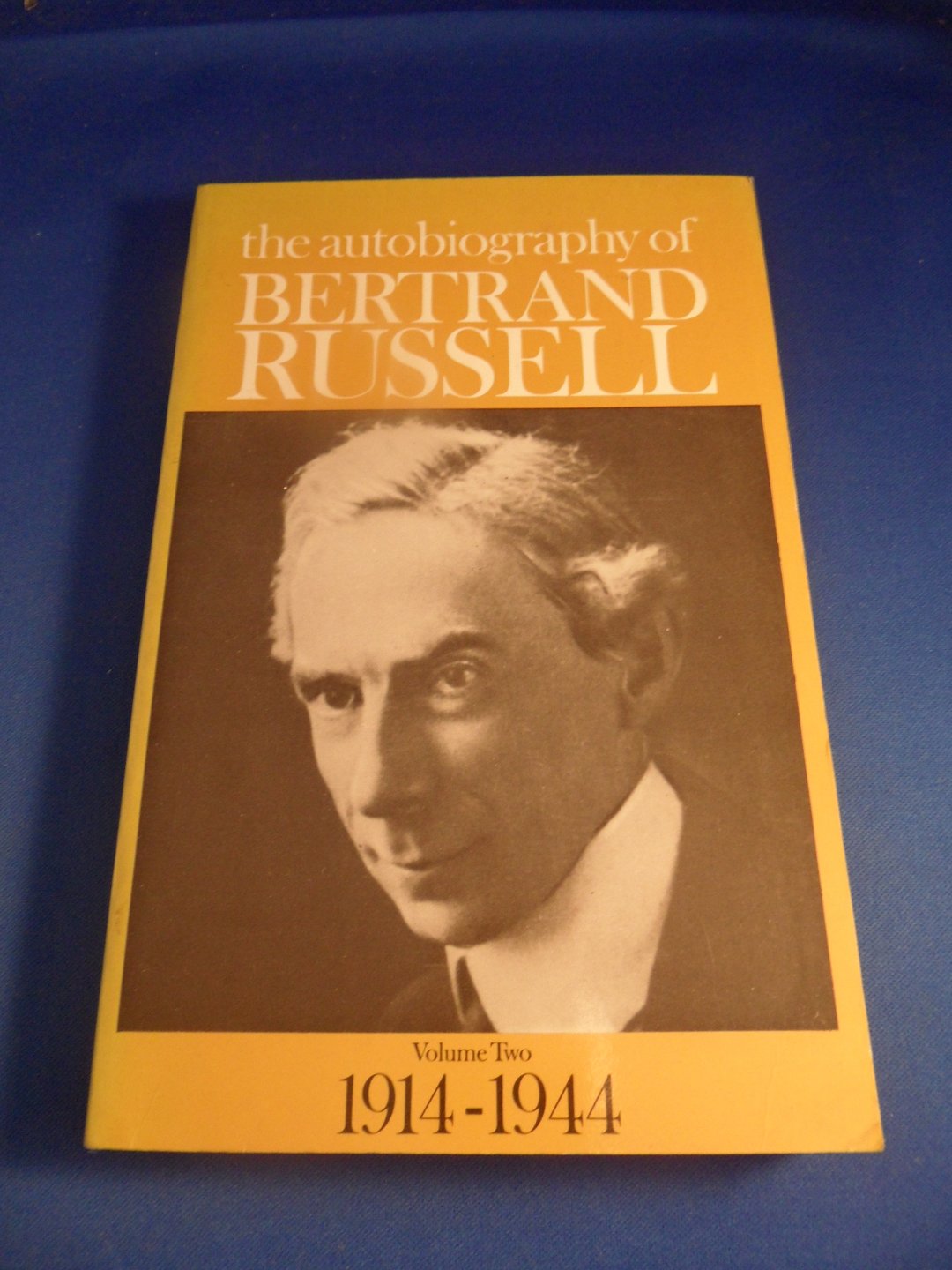 Russell, Bertrand - The Autobiography of Bertrand Russell Volume Two 1914-1944