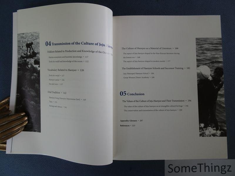 Lee Seong-hun / Park Chan-sik. - Haenyeo. Culture of Jeju Haenyeo (Women Divers).