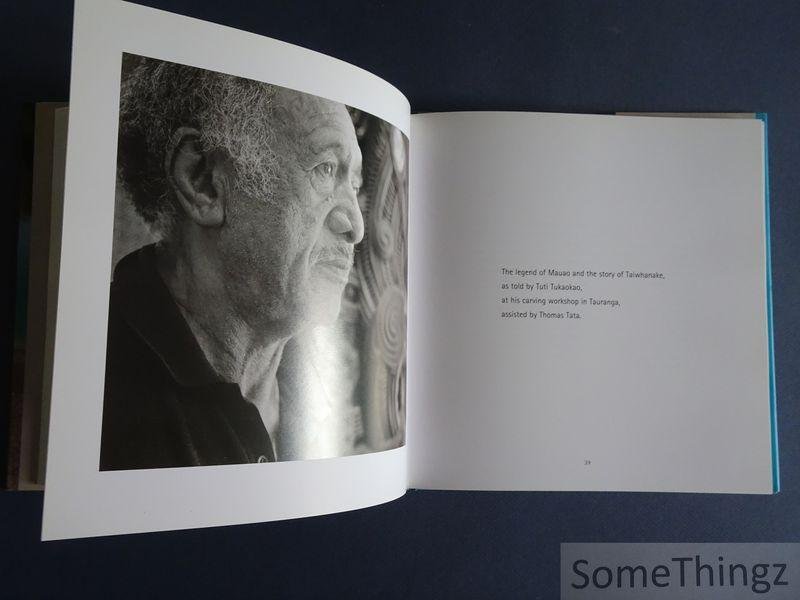 Coll. / Ralph Talmont (photographs). - Legends of the land. Living stories of Aotearoa as told by ten tribal elders.