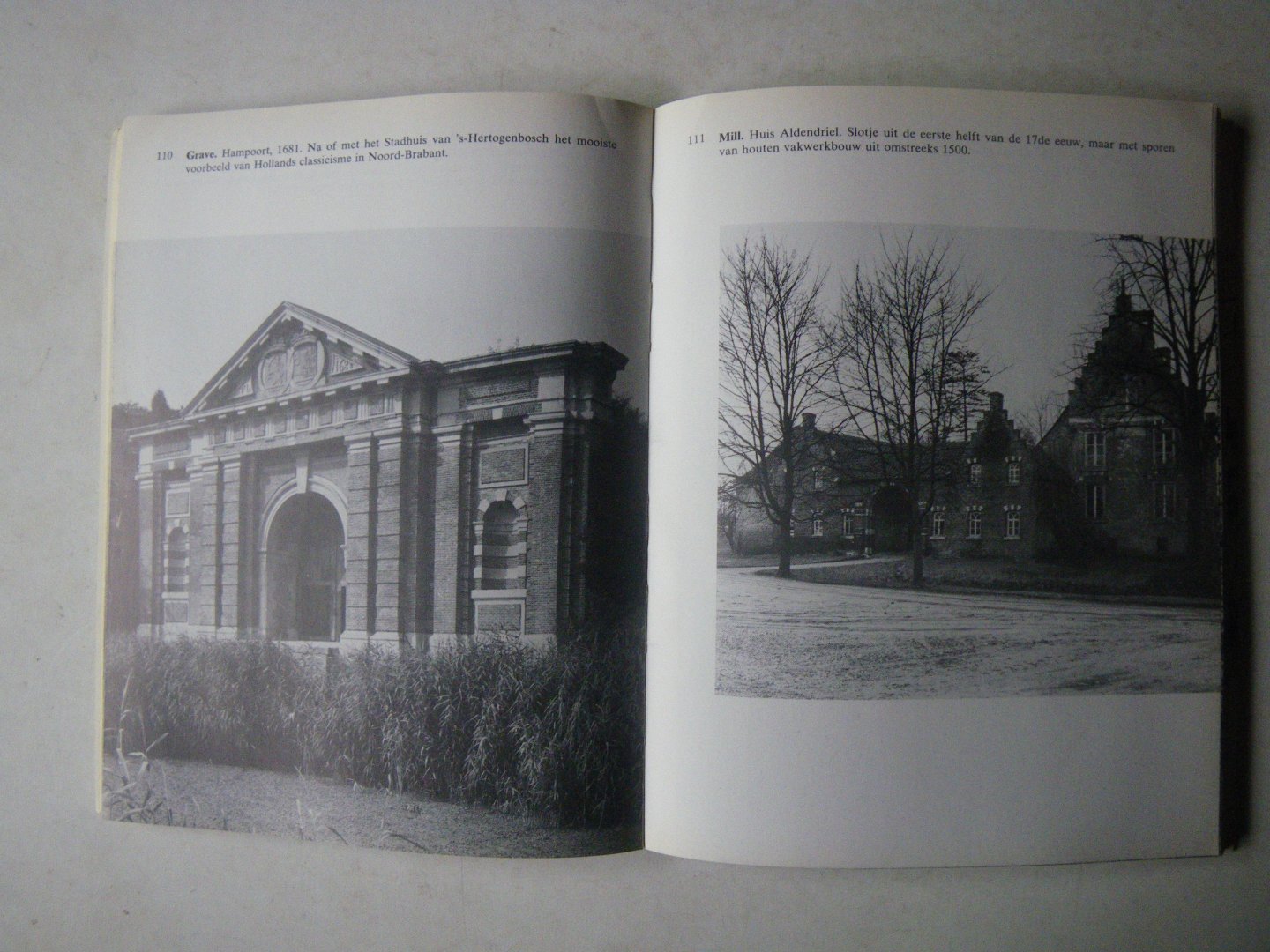 Agt, J.F. van; Peeters, C.; Illustrator : Delemarre, G. Th.; Dukker, G.J. e.a. - Nederlandse monumenten in beeld Noord-Brabant Limburg