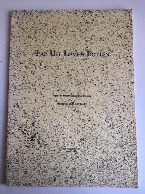 Soldt, W.H. van (Editor) - Pap uit lemen potten; Papers in memoriam of Mia Pollock
