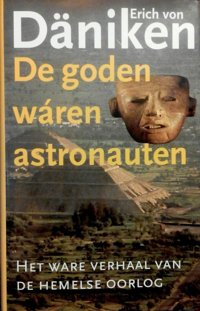 Daniken , Erich von . [ isbn 9789024544936 ] 2126 - De Goden Waren Astronauten  . ( Het ware verhaal van de hemelse oorlog . ) Oorlog in de hemel. Bijna elke wereldreligie heeft er een verhaal over. Jodendom, christendom en islam hebben een gemeenschappelijke oorsprong, maar wat te zeggen van de , -