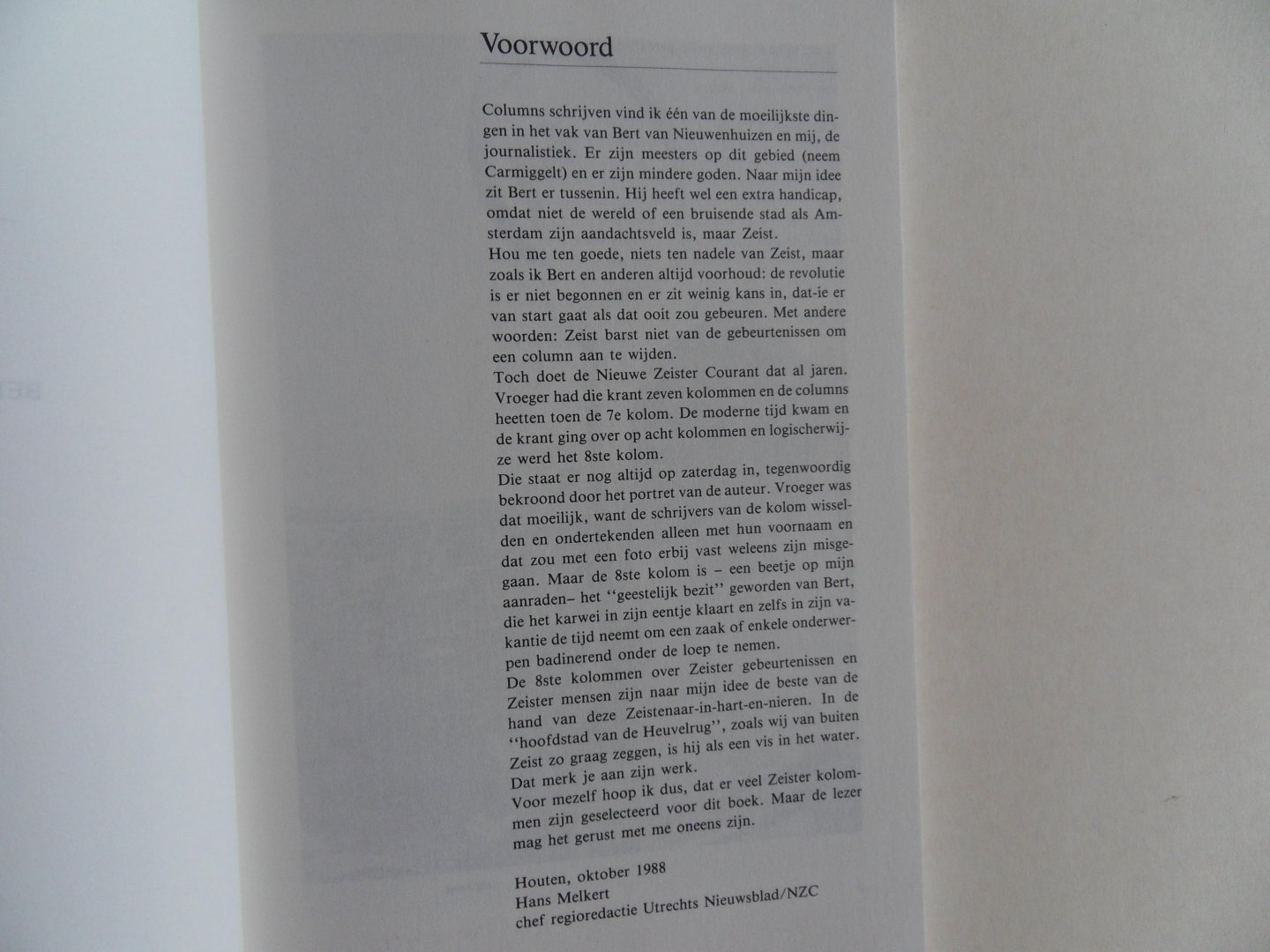 Nieuwenhuizen, Bert van. [ ! GESIGNEERD ]. - De Achtste Kolom. - Zesenvijftig impressies uit het Zeister leven.