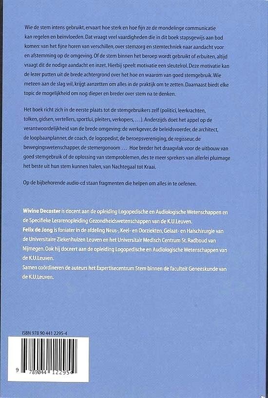 Decoster , Wivine . & Felix de Jong . [ ISBN 9789044122954 ] 1018 ( Compleet met de Audio - CD . ) - De Nachtegaal en de Kraai . ( Een optimale stem binnen ieders bereik. ) Wie de stem intens gebruikt, ervaart hoe sterk en hoe fijn ze de mondeling communicatie kan regelen en beïnvloeden. Dat vraagt veel vaardigheden die in dit boek stapsgewijs aan -
