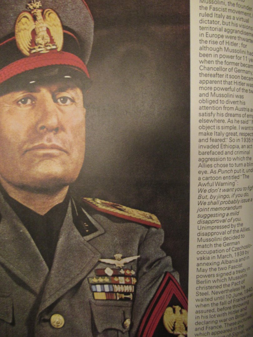 Hunt, Robert - Hartman, Tom (editors) - Swastika at war