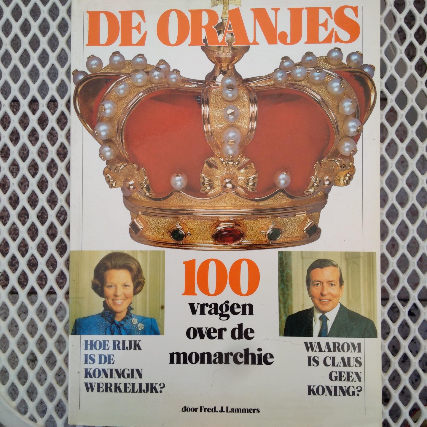 Lammers, Fred J. - De Oranjes. 100 vragen over de monarchie