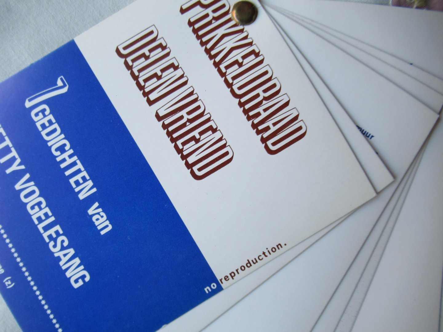 Vogelesang, Hetty - Prikkeldraad delen vriend. 7 gedichten van Hetty Vogelesang