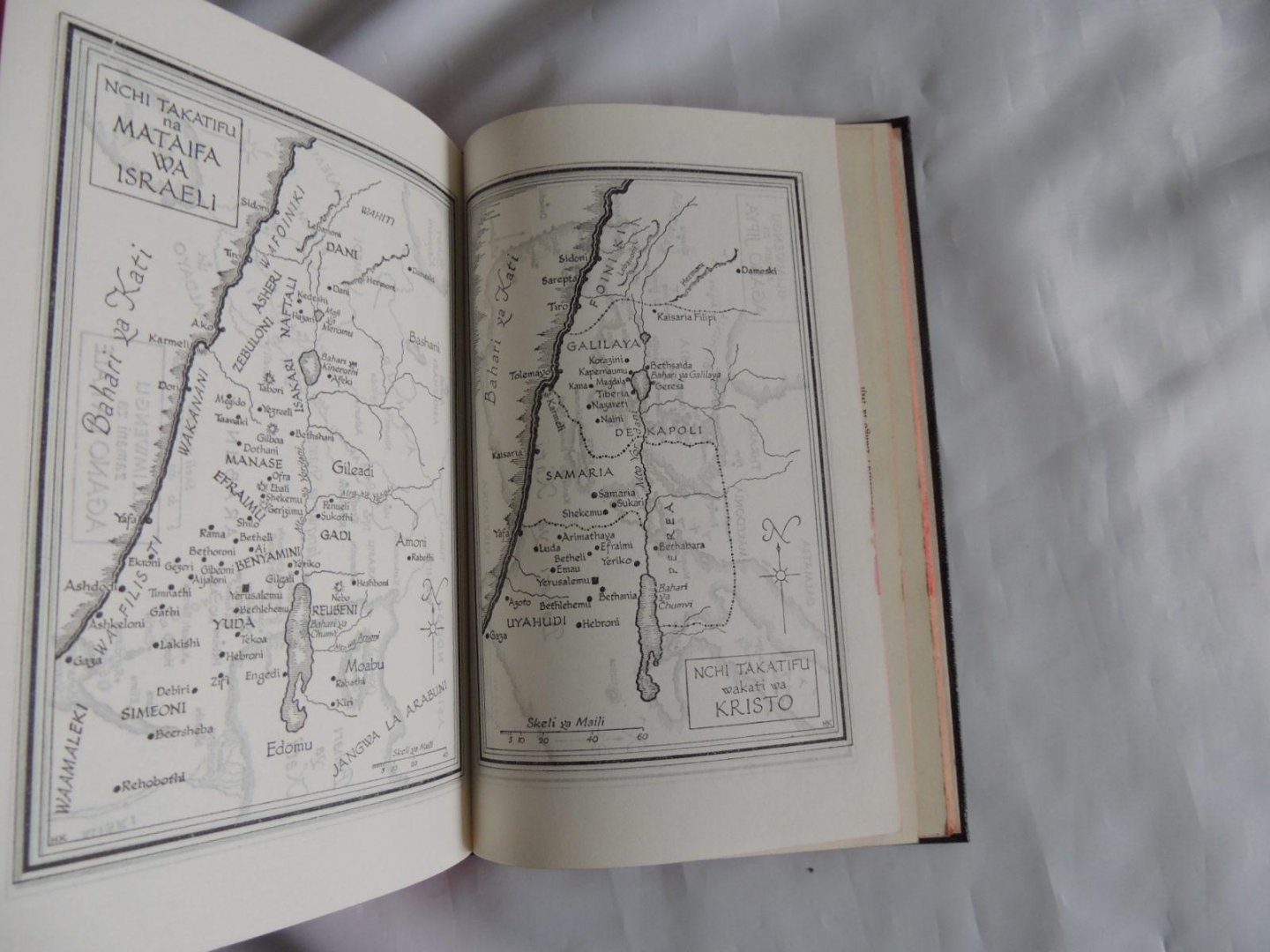 Donald McLeish - foto's - bible in swahili - Biblia : maandiko matakatifu ya Mungu ; Yaitwayo ; Yaani ; agano la Kale ; na agano Jipya ; katika lugha ya Kiswahili.