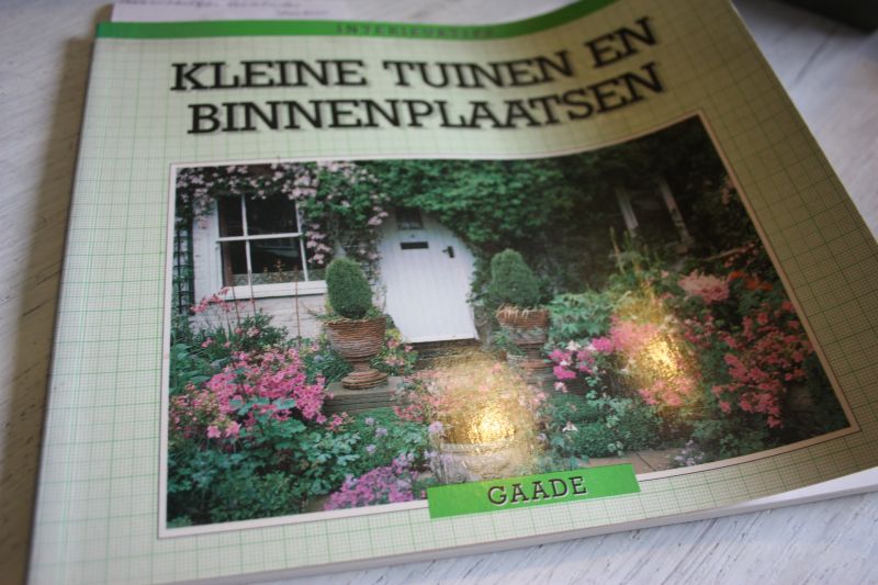 Stevens, David - Kleine tuinen en binnenplaatsen