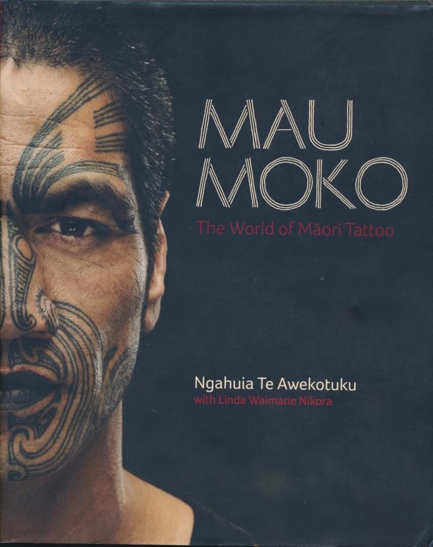 Awekotuku, Ngahuia Te / Nikora, Linda Waimarie - Mau Moko. The world of Maori Tattoo. LET OP: Beschadigd