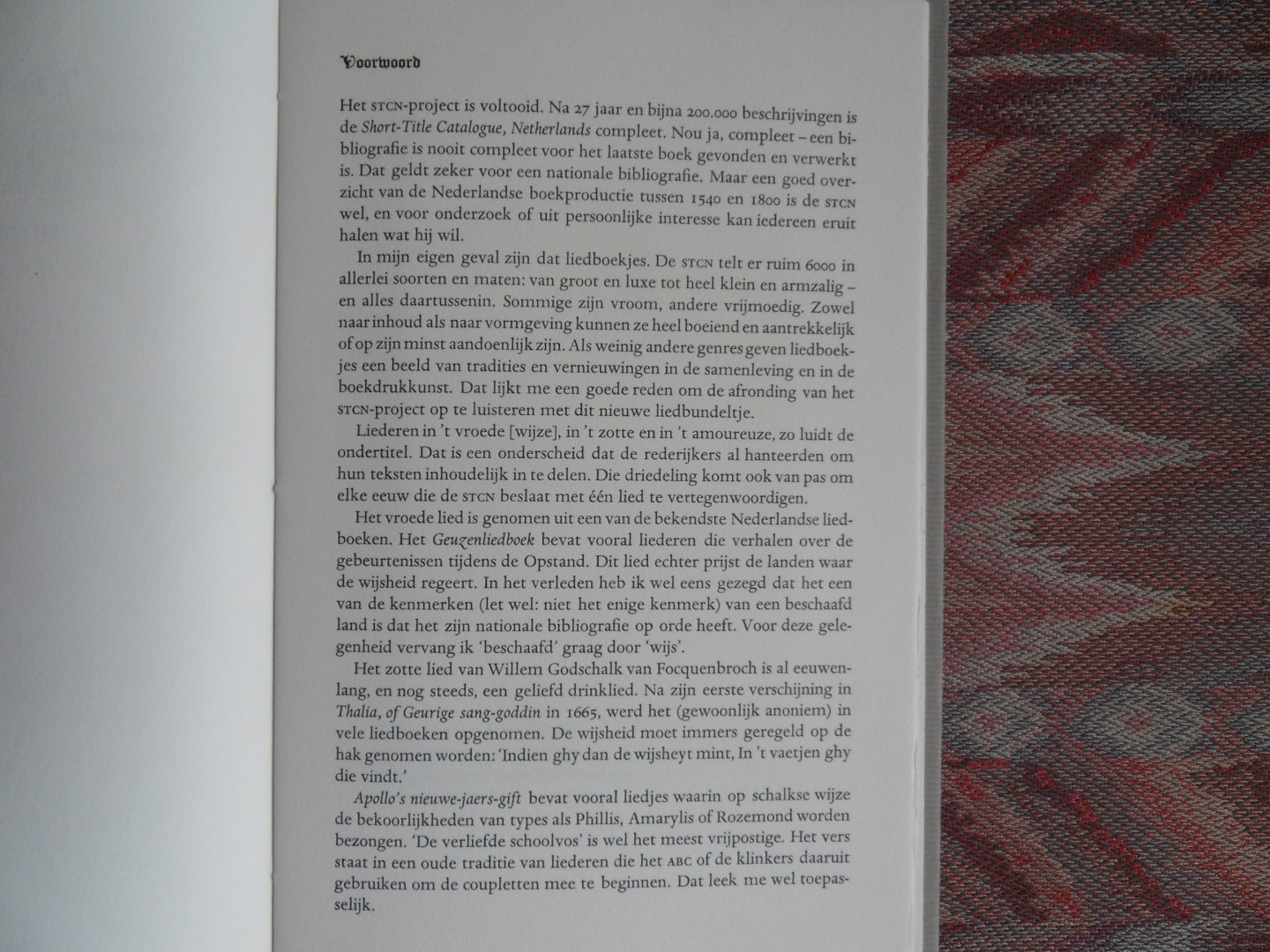Bos, Jan (inleiding). - `t Is vreugd in folio. - Liederen in `t vroede, in `t zotte en in `t amoureuze bij de afronding van de Short-Title Catalogue, Netherlands. [ Beperkte oplage van 150 ex. ].