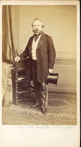 Singelée, J.B.: - [Carte-de-visite Fotografie] Ganze Figur en face