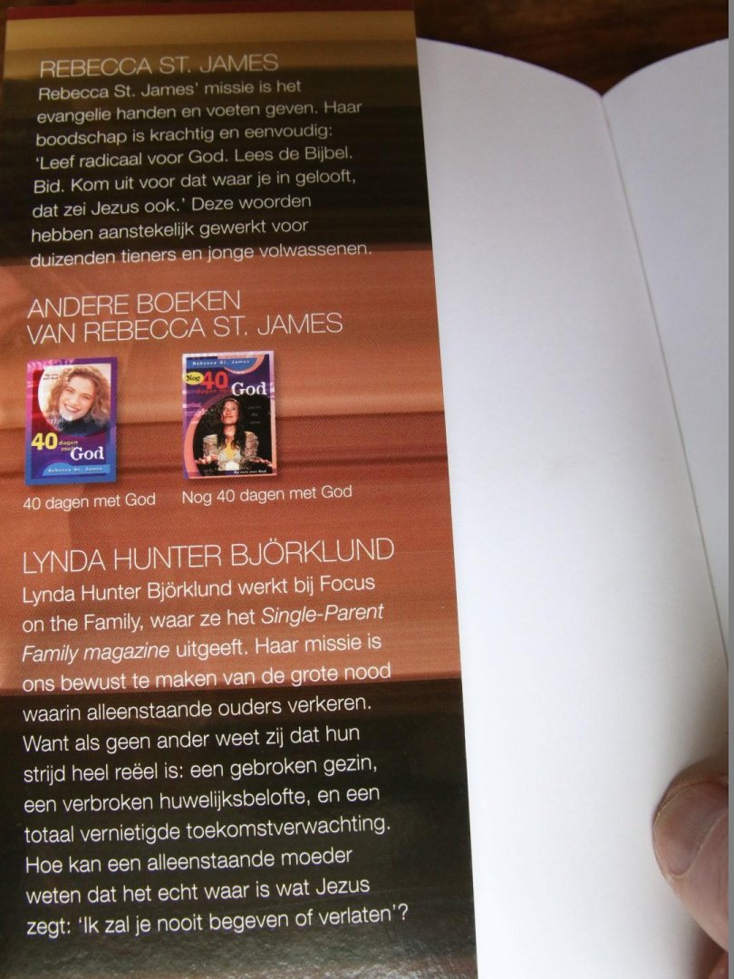 St.James, Rebecca en Björklund, Lynda Hunter - SHE - Je mag er zijn