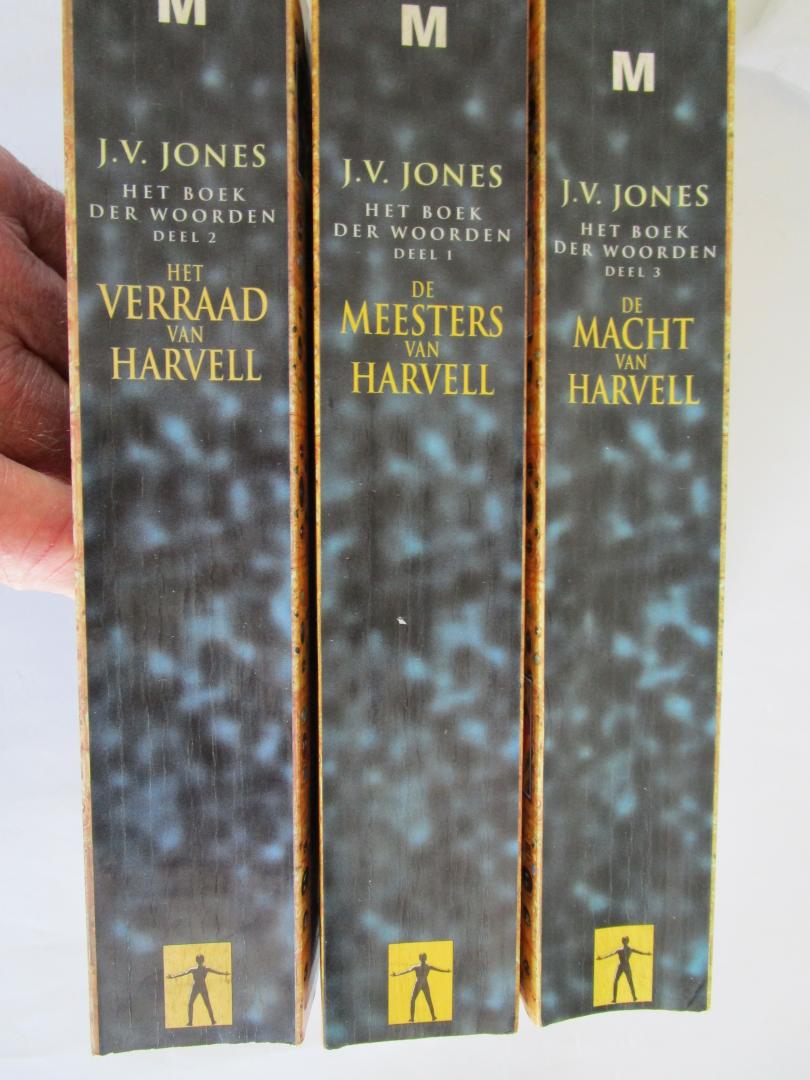 Jones, J.V. - HET BOEK DER WOORDEN   - komplete trilogie -  (1) De meesters van Harvell; (2) Het verraad van Harvell; (3) De macht van Harvell