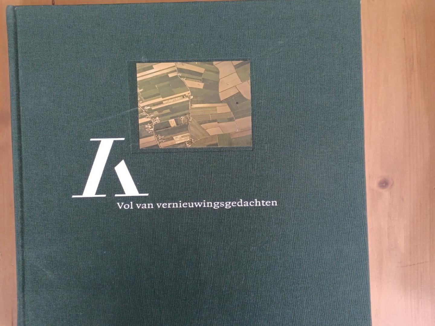 Berkers, Eric / Roemen, Jos - Vol van vernieuwingsgedachten  - Automatisering bij het Kadaster 1945-2000