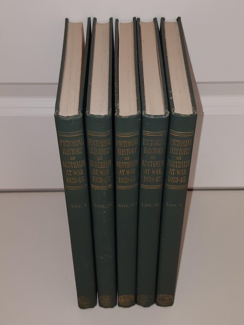 Bartlett, Norman / Meeking, Charles - Pictorial History of Australia at War 1939-45 (SET 5 DELEN)