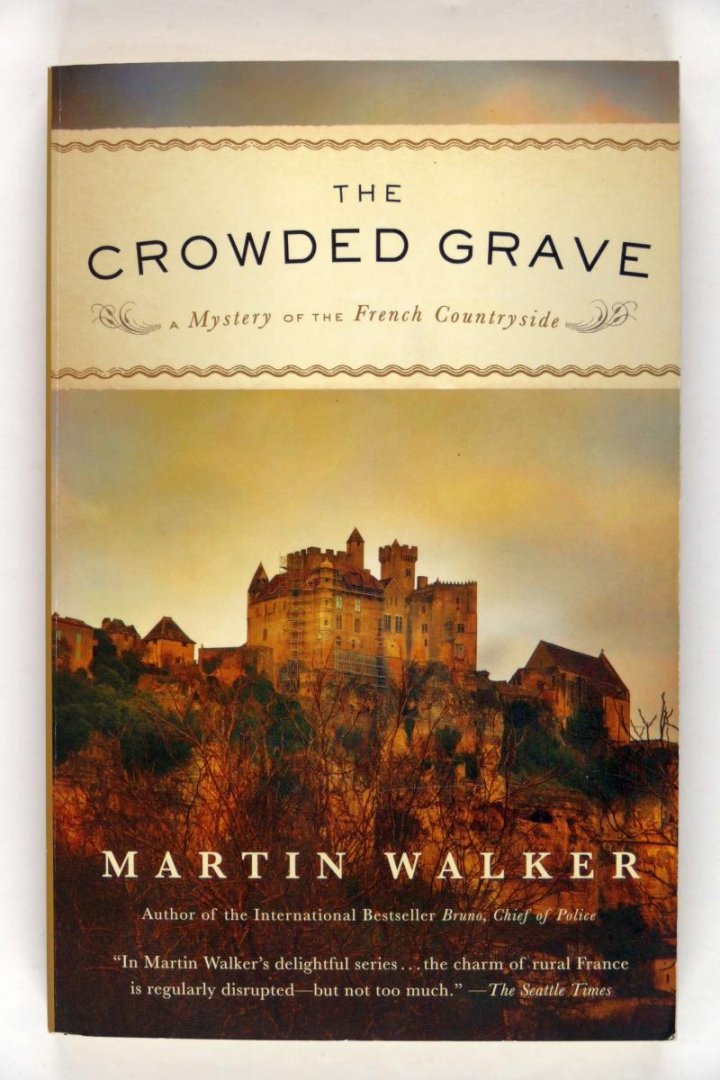 Walker, Martin - The crowded grave. A mystery of the French countryside