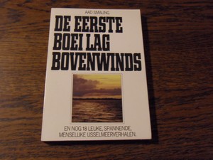 Smaling, Aad. - De eerste boei lag bovenwinds (en nog 18 leuke, spannende, menselijke IJsselmeerverhalen).