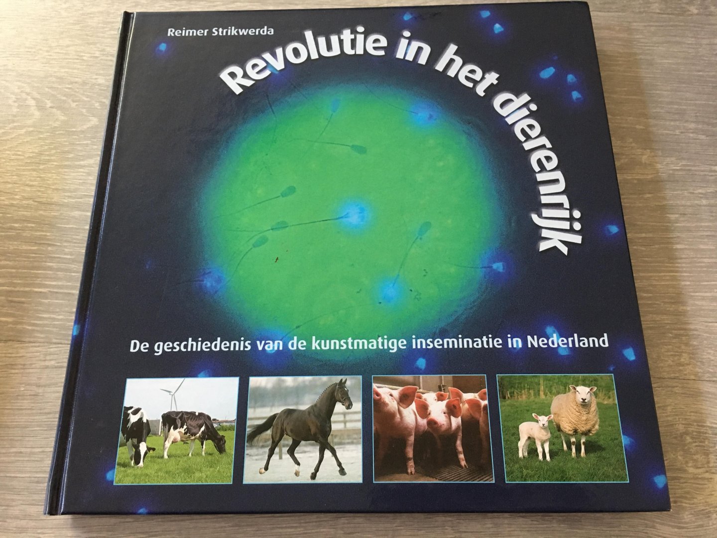 Reimer Strikwerda - Revolutie in het dierenrijk / de geschiedenis van de kunstmatige inseminatie in Nederland