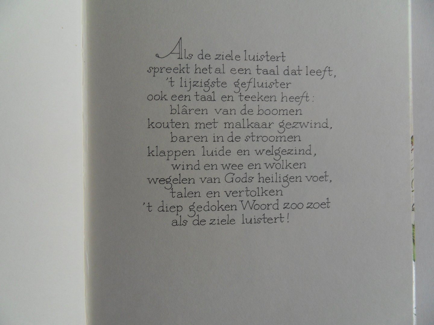 Gezelle, Guido (gedichten); Wiegman, Christine (samenstelling en verluchtiging); Worm, Piet (kalligrafie). - Hoe Stille is `t. [ GENUMMERD LUXE exemplaar - 30 / 500 ].