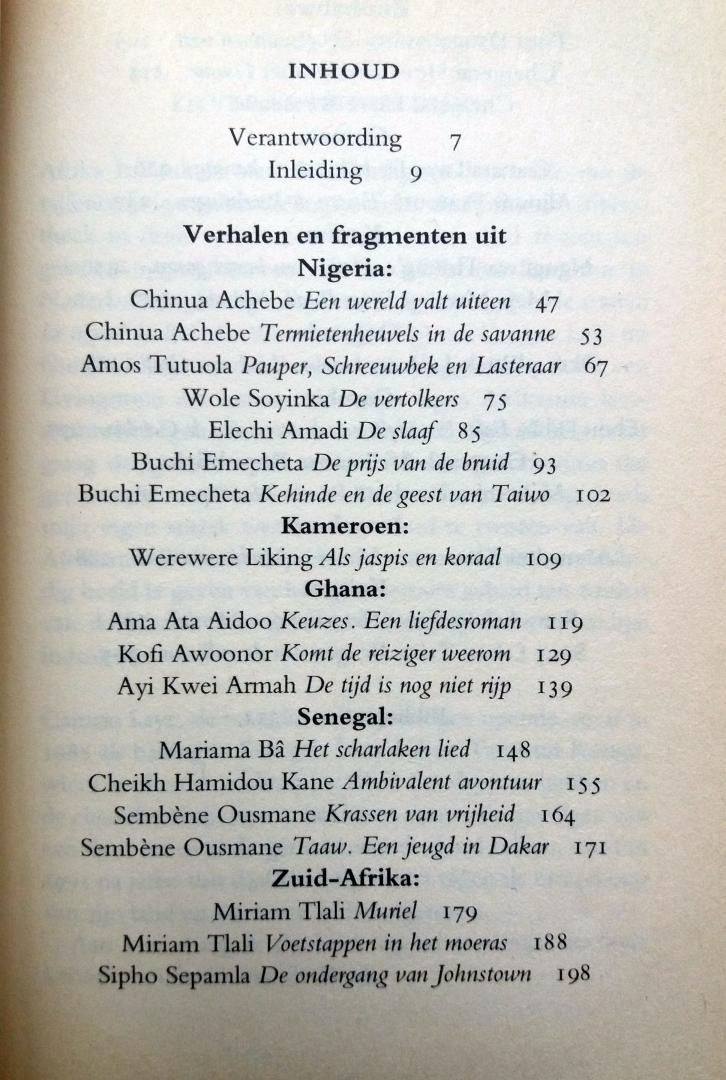 Achebe, Chinua - Afrika in druk (Afrikaanse verhalen) (31 verhalen van 25 Afrikaanse schrijvers gekozen door Jan Kees van de Werk)