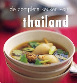 Cheepchaiissara , Oi . [ isbn 9789064263067 ] 4619 - De Complete Keuken van Thailand brengt de verse, exotische smaken en geuren van een van de verrukkelijkste keukens ter wereld bij u op tafel. Deze aansprekende en prachtig gefotografeerde verzameling recepten is net zo divers als het land zelf. -