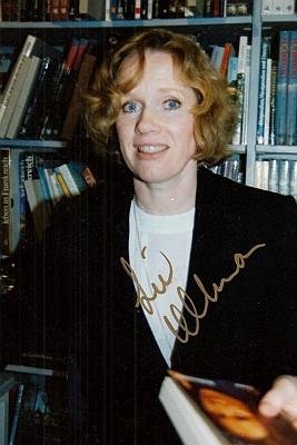 ULLMANN, Liv - Kleurenfoto, gesigneerd in goudkleur (1991).