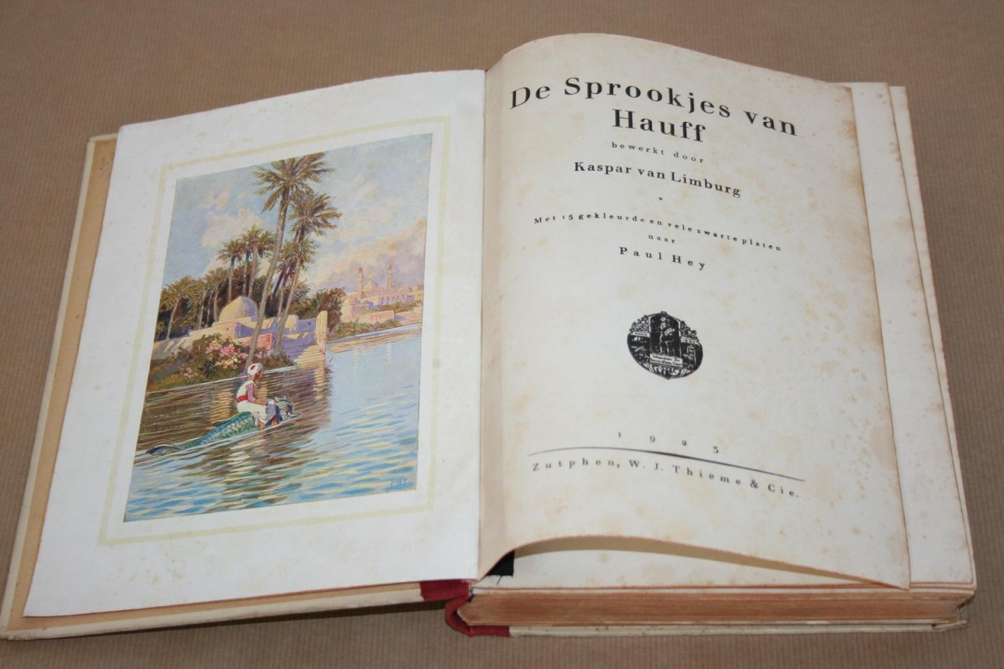 Bewerkt door Kaspar van Limburg -- Met 15 gekleurde en vele zwarte platen van Paul Hey - De sprookjes van Hauff