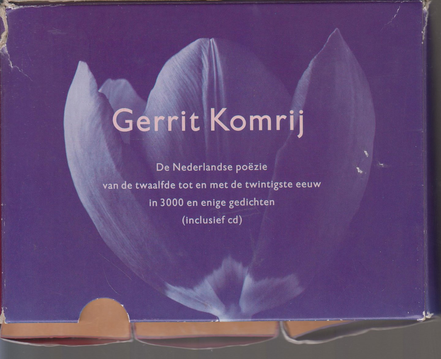 Komrij (Winterswijk, 30 maart 1944 - Amsterdam, 5 juli 2012), Gerrit Jan - Nederlandse poëzie van de 12de tot en met de 20ste eeuw in 3000 en enige gedichten. Drie delen compleet in cassette.