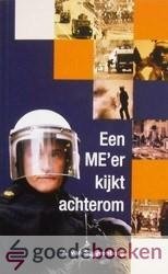 Stuijvenberg, A. van - Een Meer kijkt achterom *nieuw* nu van  9,95 voor --- De belevenissen van een MEer in de jaren 70 en 80