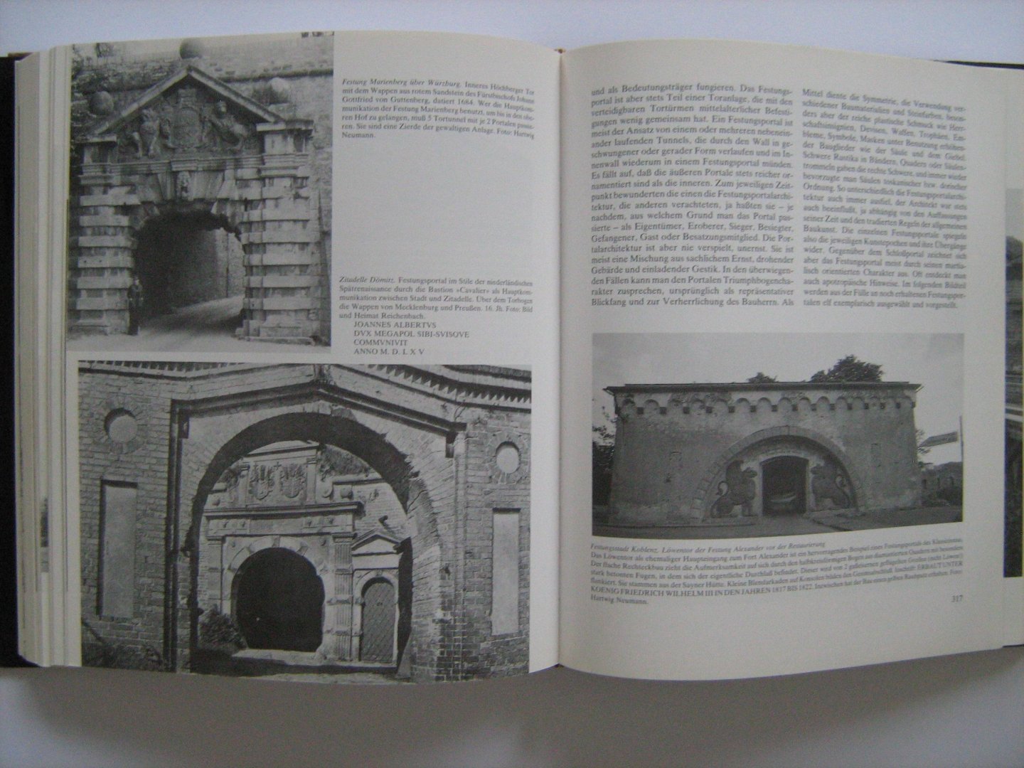 Neumann,Hartwig. - Festungsbaukunst und Festungsbautechnik. Deutsche Wehrbauarchitektur vom XV. bis XX. Jahrhundert. Mit einer Bibliographie deutschsprachiger Publikationen über Festungforschung und Festungsnutzung 1945-1987.