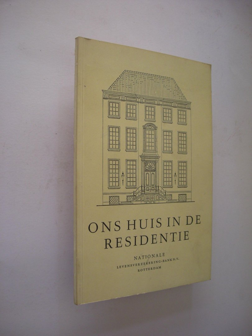 red. - Ons huis in de residentie. Een beschouwing bij het in gebruik nemen van de geheel gerestaureerde en in oorspronkelijke stijl gebrachte behuizing voor het bijkantoor voor 's Gravenhage en omstreken aan de Lange Vijverberg