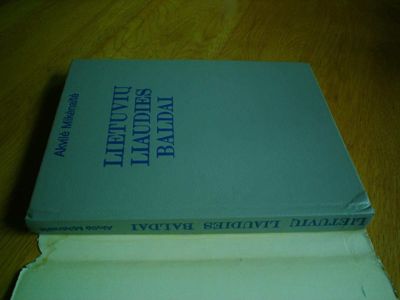 Akvile Mikenaite - LIETUVIU LIAUDIES BALDAI.