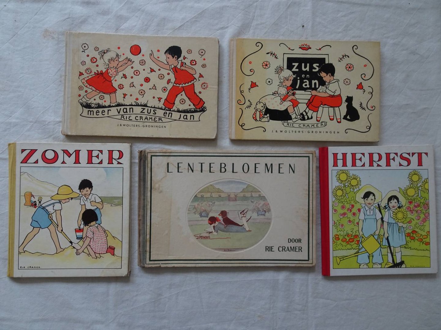 Cramer, Rie. - Lentebloemen/ Zus en Jan/ Meer van Zus en Jan/ Zomer/ Herfst. 5 titels.