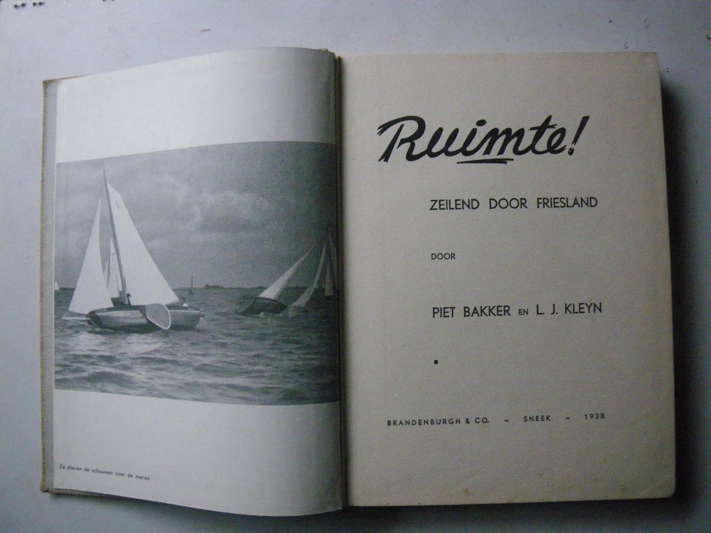Bakker, Piet / Kleyn, L.J. - Ruimte !, zeilend door Friesland Bakker, Piet / Kleyn, L.J. - Ruimte !, zeilend door Friesland