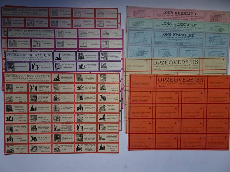Diverse auteurs. - Spreuken voor Catechisatiën en Zondagscholen (3x)/ Ons Kerklied, nieuwe versbladen voor Zondagscholen (10x)/ Zondagsschoolkaartjes (3x)/ Opzegversjes voor Zondagsscholen (4x). 4 series.