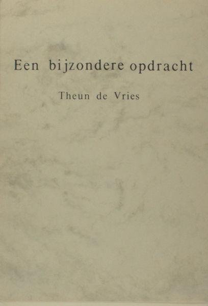 Vries, Theun de. - Een bijzondere opdracht.