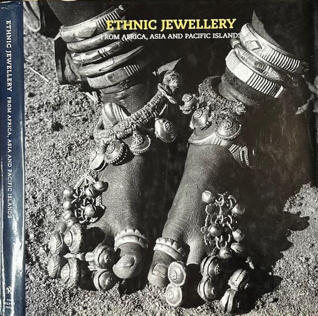 Hoek, Corien W. (text) & Michiel Elsevier Stokmans (photography). - Ethnic Jewellery from African, Asia and Pacific Islands: The René van der Star Collection.