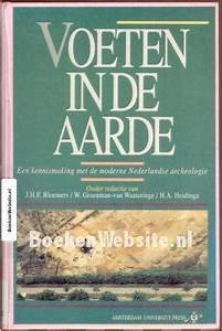 BLOEMERS, J. H. F. & W. GROENMAN-VAN WAATERINGE  & H.A. HEIDINGA - Voeten in de aarde. Een kennismaking met de moderne Nederlandse archeology.