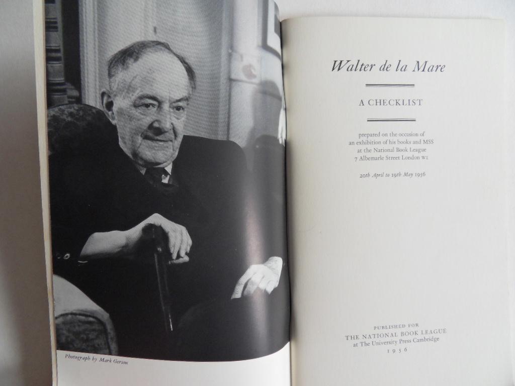 David, Cecil [ introduction by ]. - Walter de la Mare. - A Checklist - prepared on the occasion of an exhibition of his books and MSS at the National Book League - April 20 to May 19 1956, London.