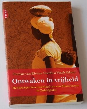 Riel, Fransje van, en Nomfusi Vinah Yekani - Ontwaken in vrijheid. Het bewogen levensverhaal nvan een Xhosa-vrouw in Zuid-Afrika