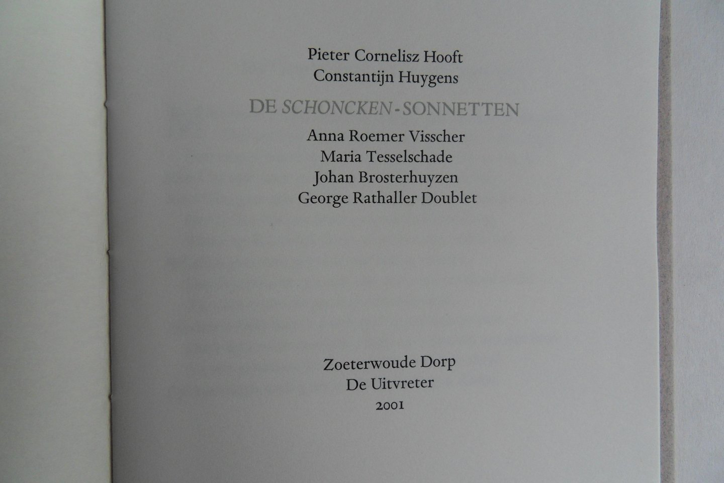 Hooft, Pieter Cornelisz; Huygens, Constantijn; e.a. [ met een toelichting van Kees Thomassen ]. - De Schoncken-Sonnetten. [ Genummerd ex. 23 / 60 ]. [ Met EXTRA handgeschreven kaart door Kees Thomassen ].