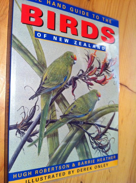Robertson, Hugh & Barrie Heather - The Hand Guide to the Birds of New Zealand