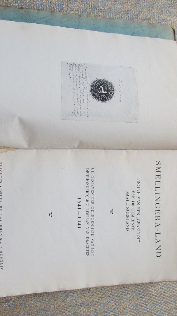  - SMELLINGERA-LAND Proeve van een geakinde van de gemeente Smallingerland. Uitgegeven ter gelegenheid van het driehonderdjarig bestaan van Drachten 1641-1941.