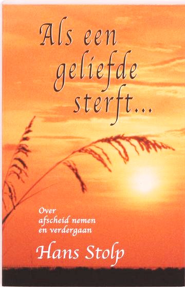 Stolp , Hans .  [ isbn 9789020282948 ] 0326 - Als  een  Geliefde  Sterft . ( Over afscheid nemen en verdergaan . ) - Als een geliefde sterft is de schok meestal zo groot, dat het niet echt tot ons doordringt wat er allemaal gebeurt. We zien het wel, maar beseffen het niet. Pas later, wanneer -