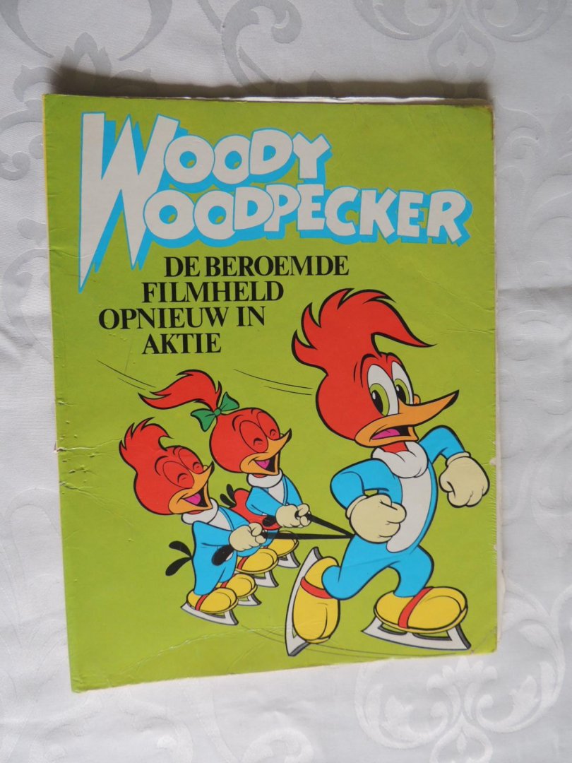  - Album 04. Woody Woodpecker Voor jullie uit de film gevlogen -  Album 06. een slimme vogel
