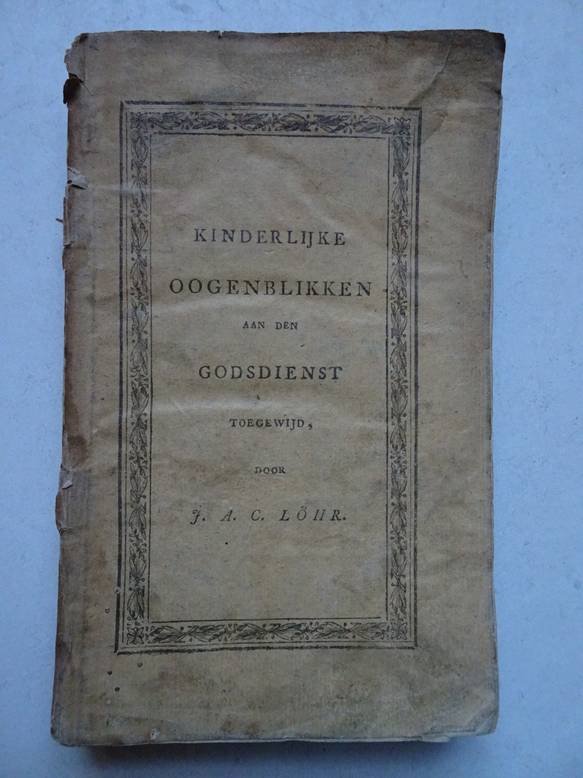Löhr, J.A.C.. - Kinderlijke oogenblikken aan den Godsdienst toegewijd. Een school en huisselijken gebruike, getrokken uit en bewerkt naar J.A.C. Löhr, door den schoolopziener M.M.