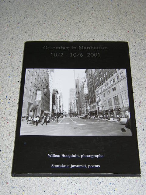 Hoogduin, Willem ( fotografie )  Jaworski, Stanislaus (poems) - Octember in Manhattan 10/2 - 10/6 2001.    Fotoboek - poëzie